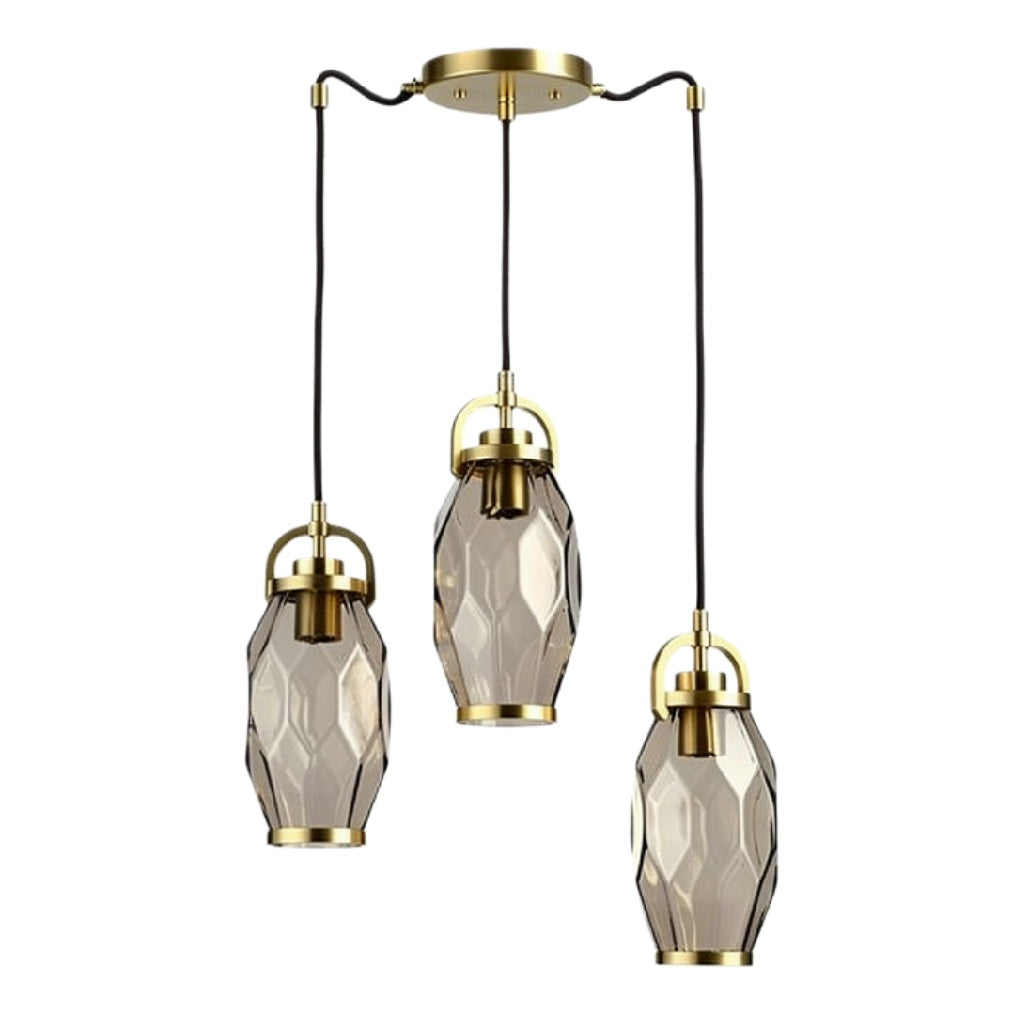 Technische titel: "Moderne Drievoudige Hanglamp met Smoked Glas en Gouden Accenten"